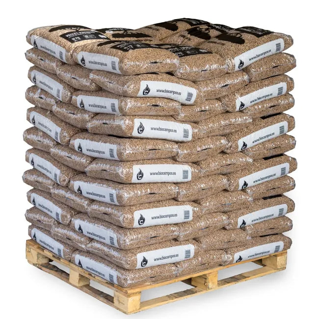 Palet de pellets de madera Piñonero en sacos de 15 kg para calefacción