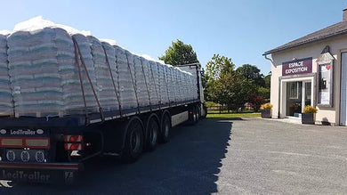 Pellets de madera en sacos de 15 kg para calefacción en dos camiones completos